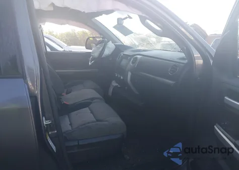 2017 Toyota Tundra Sr5 4.6L V8 z USA, uszkodzony, nr VIN 5TFUM5F14HX073233